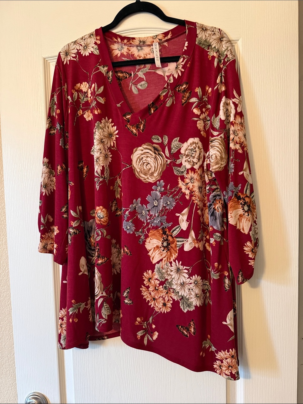 25. XL Dear Scarlett Floral V-Neck Tunic Top - Burgundy Floral